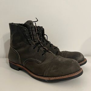 Practically NEW Charcoal Red Wing Iron Rangers